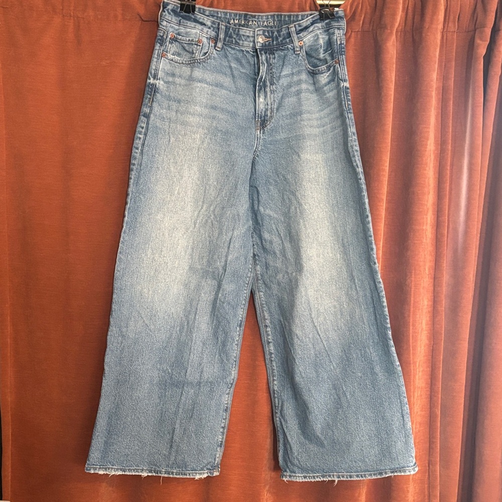 American Eagle Super High Rise Ultra Wide Leg 10 Short